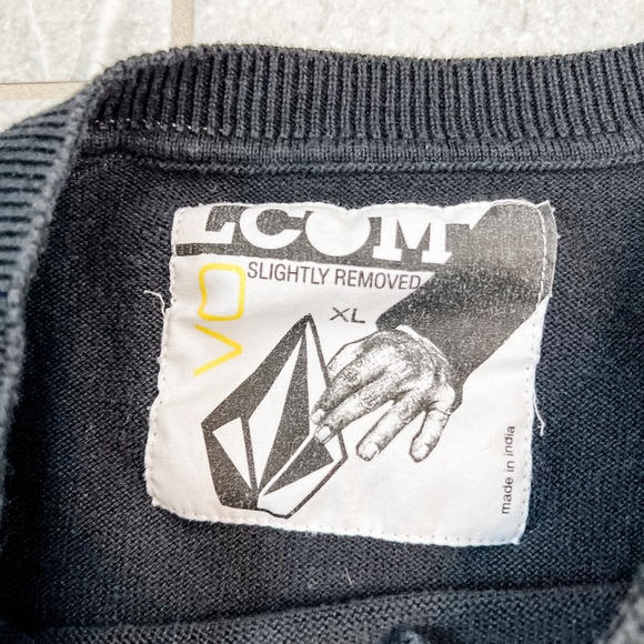 Volcom Black V Neck Asymmetrical Hem Graphic Logo Long Sleeve Sweater XL - Picture 7 of 8